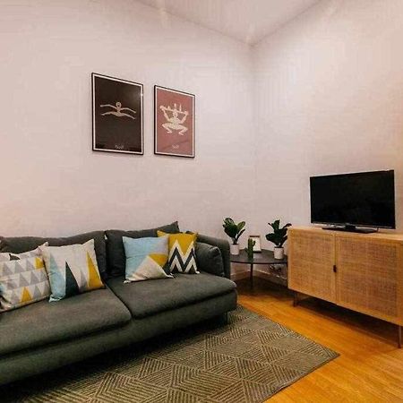 Cozy & Central Apartment Барселона Экстерьер фото